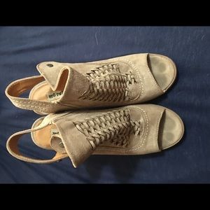 Buckle Not Rated shoes